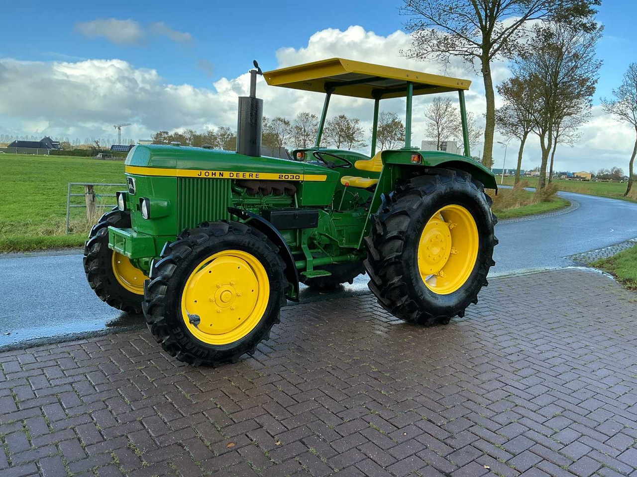 1977 JOHN DEERE 2030S ALL-WHEEL DRIVE FARM TRACTOR - Máy cày: hình 1 1977 JOHN DEERE 2030S ALL-WHEEL DRIVE FARM TRACTOR - Máy cày: hình 1