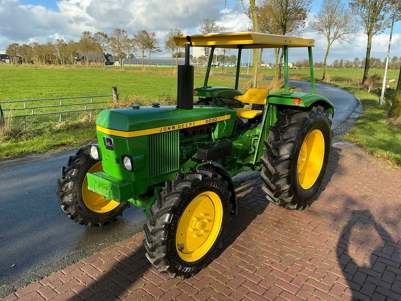 1977 JOHN DEERE 2030S ALL-WHEEL DRIVE FARM TRACTOR - Máy cày: hình 2 1977 JOHN DEERE 2030S ALL-WHEEL DRIVE FARM TRACTOR - Máy cày: hình 2