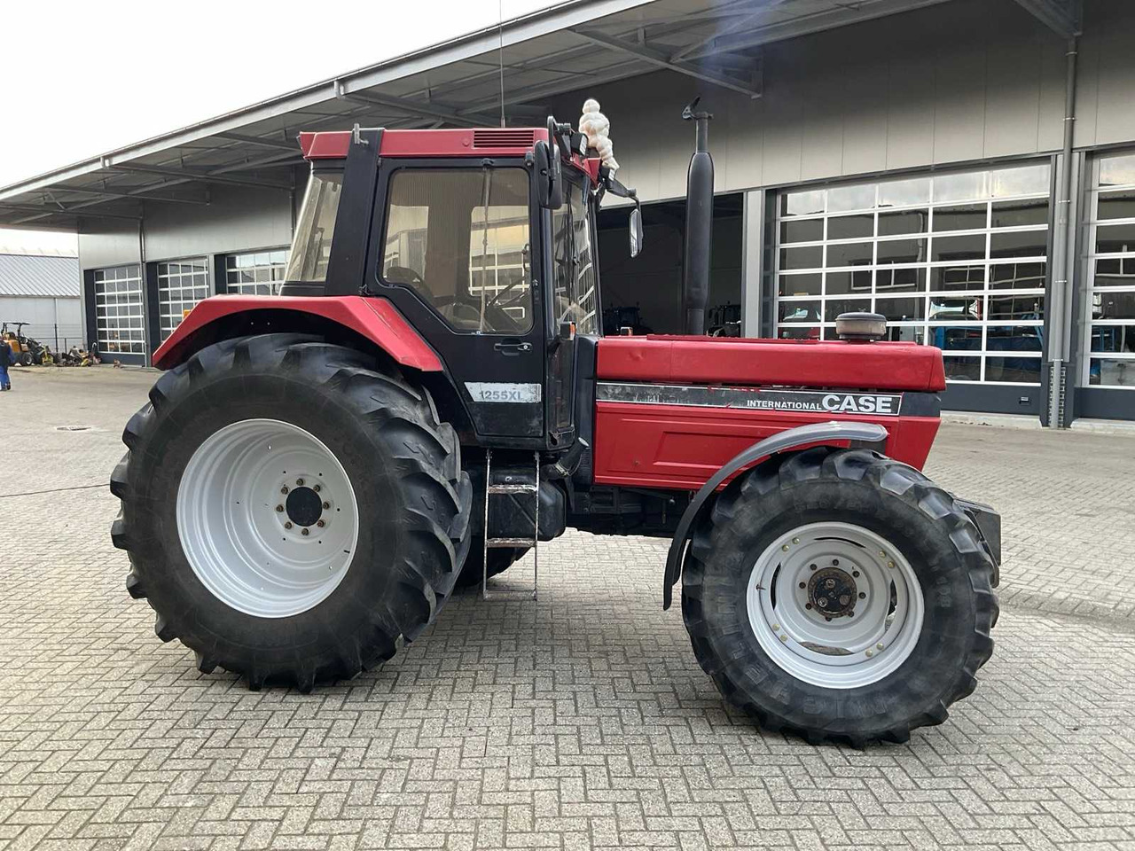 1987 CASE INTERNATIONAL 1255XL ALL-WHEEL DRIVE FARM TRACTOR - Máy cày: hình 5 1987 CASE INTERNATIONAL 1255XL ALL-WHEEL DRIVE FARM TRACTOR - Máy cày: hình 5