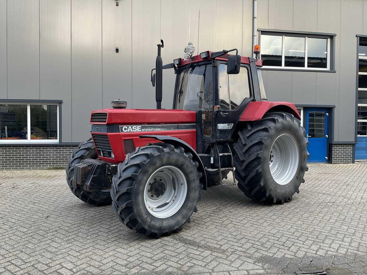 1987 CASE INTERNATIONAL 1255XL ALL-WHEEL DRIVE FARM TRACTOR - Máy cày: hình 1 1987 CASE INTERNATIONAL 1255XL ALL-WHEEL DRIVE FARM TRACTOR - Máy cày: hình 1