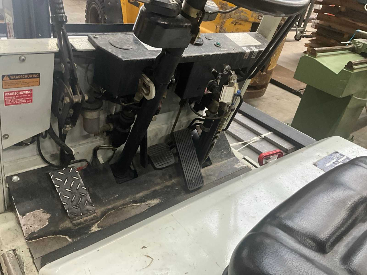 Xe nâng 1991 KOMATSU FB13M-2 FORKLIFT: hình 8