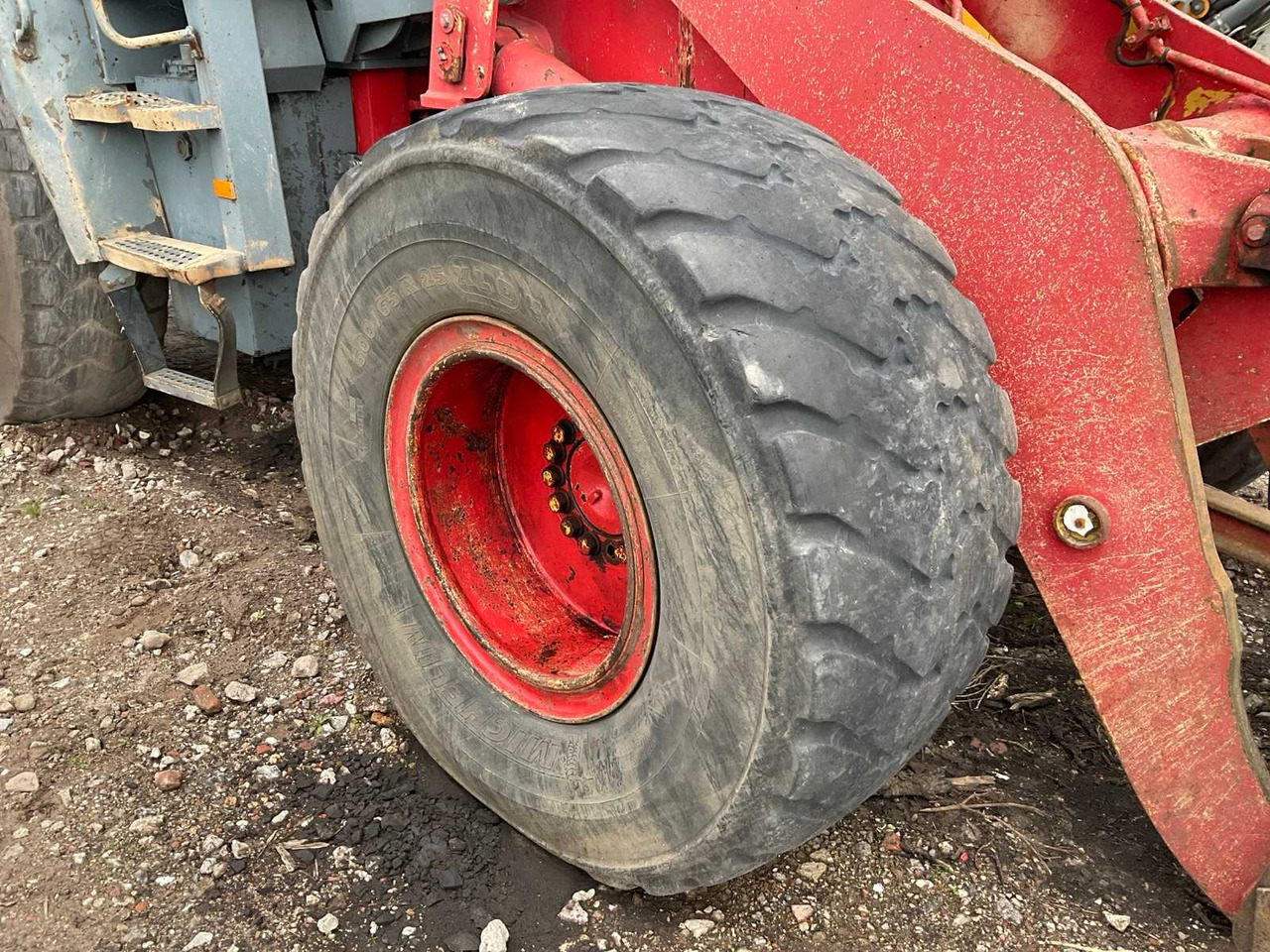 Máy xúc lật bánh lốp 1996 KOMATSU WH320-3H WHEEL LOADER: hình 21 Máy xúc lật bánh lốp 1996 KOMATSU WH320-3H WHEEL LOADER: hình 21