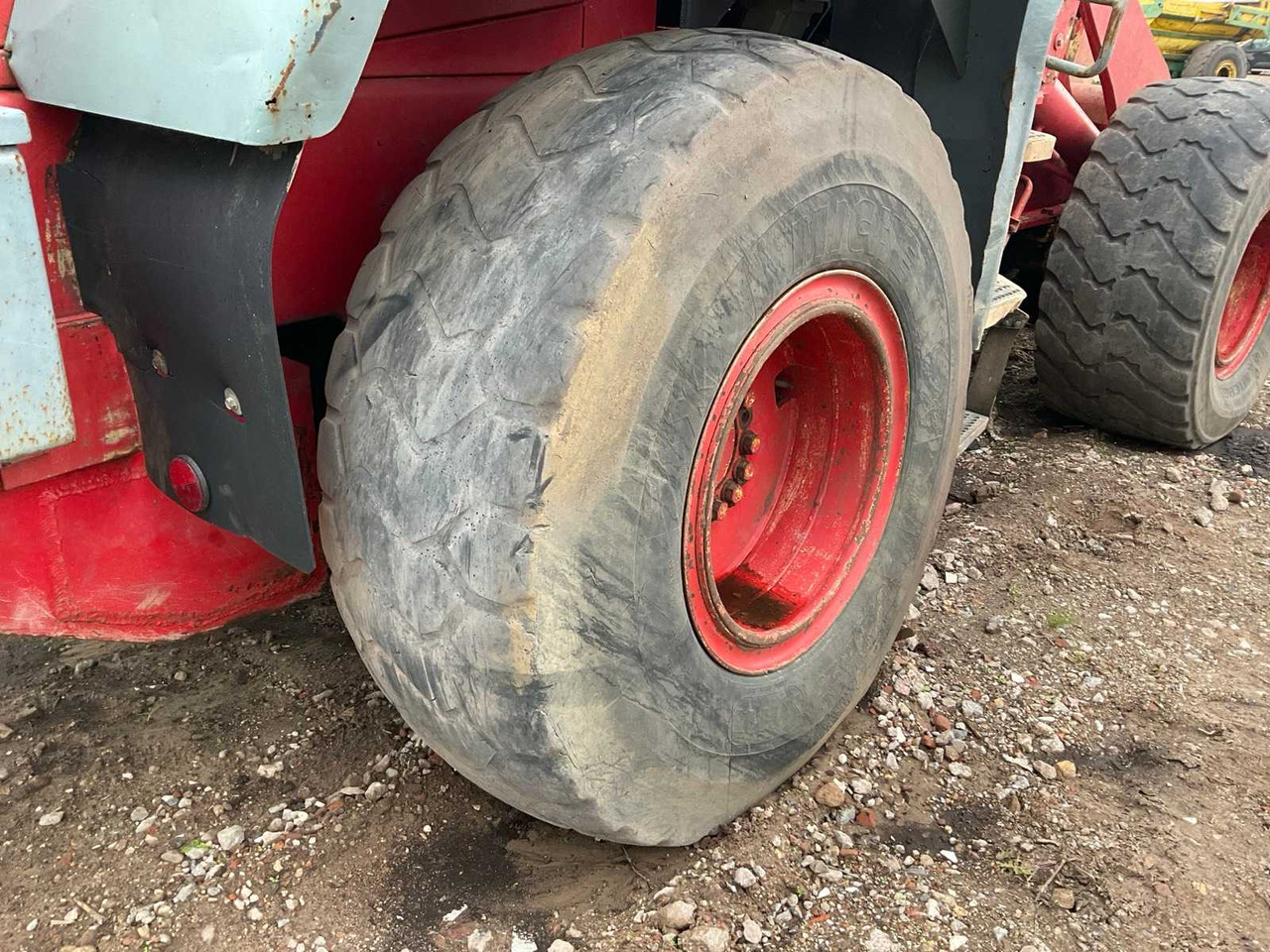 Máy xúc lật bánh lốp 1996 KOMATSU WH320-3H WHEEL LOADER: hình 20 Máy xúc lật bánh lốp 1996 KOMATSU WH320-3H WHEEL LOADER: hình 20
