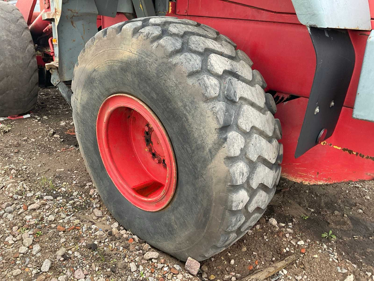 Máy xúc lật bánh lốp 1996 KOMATSU WH320-3H WHEEL LOADER: hình 19 Máy xúc lật bánh lốp 1996 KOMATSU WH320-3H WHEEL LOADER: hình 19