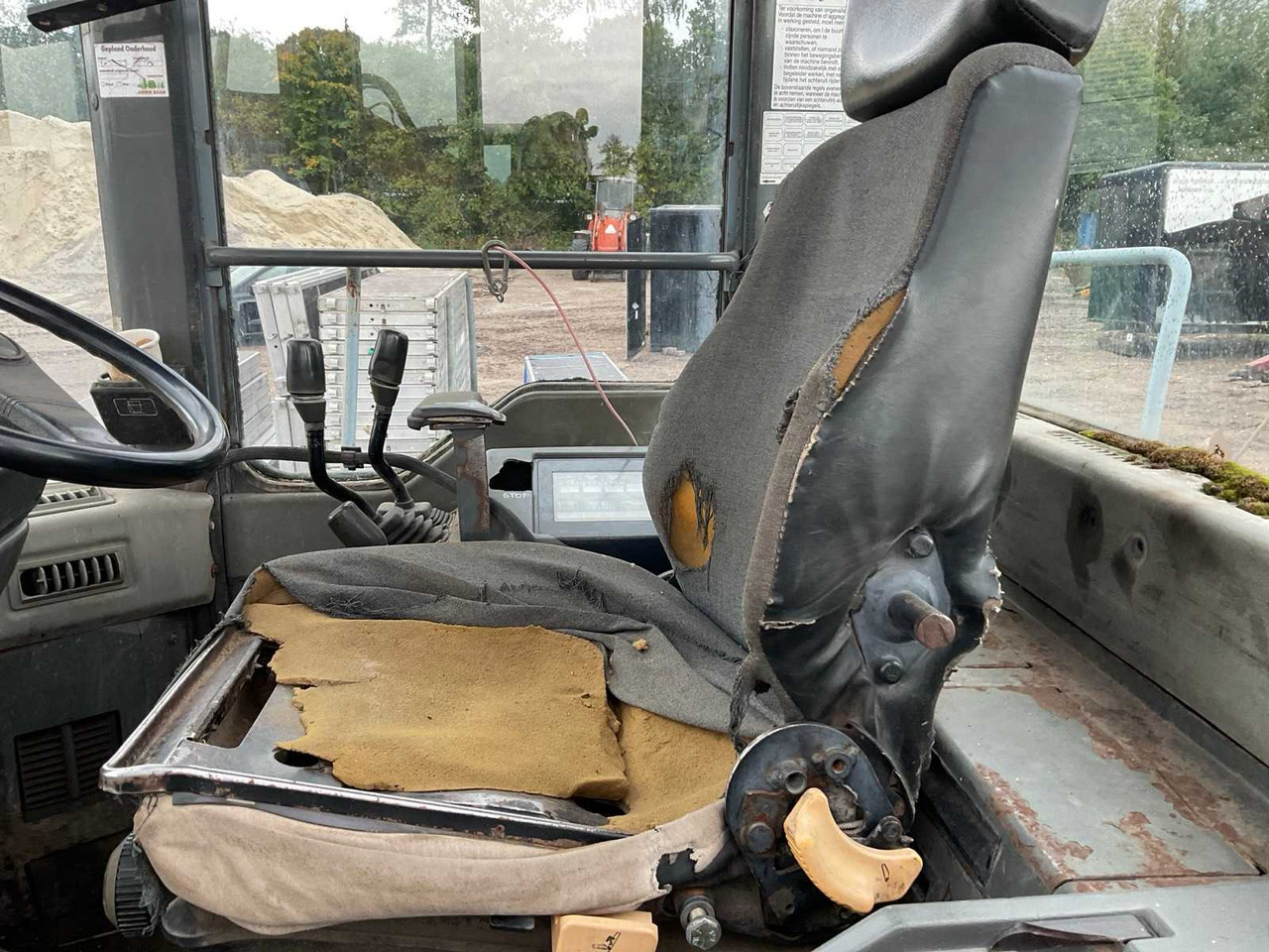 Máy xúc lật bánh lốp 1996 KOMATSU WH320-3H WHEEL LOADER: hình 12 Máy xúc lật bánh lốp 1996 KOMATSU WH320-3H WHEEL LOADER: hình 12