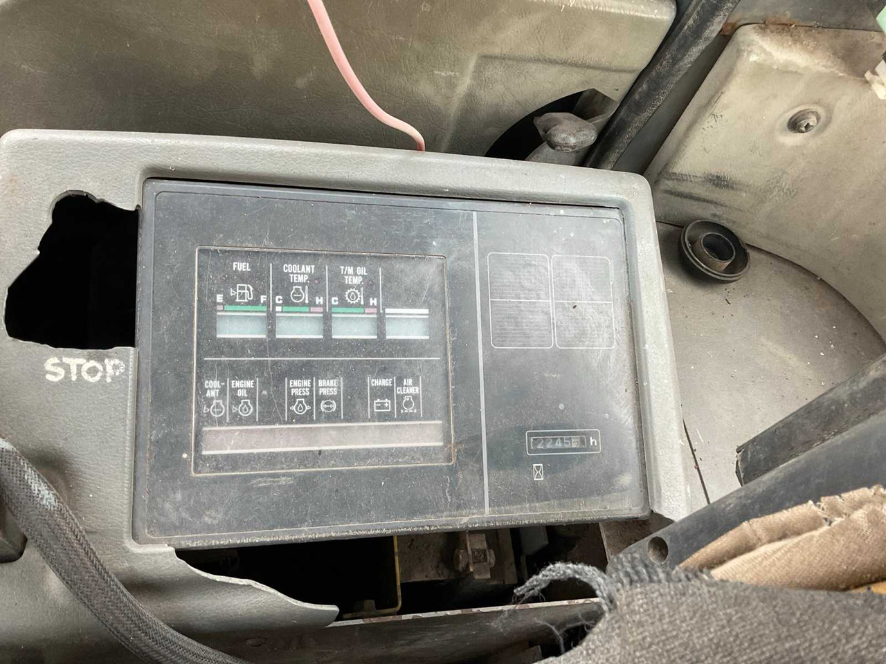 Máy xúc lật bánh lốp 1996 KOMATSU WH320-3H WHEEL LOADER: hình 14 Máy xúc lật bánh lốp 1996 KOMATSU WH320-3H WHEEL LOADER: hình 14