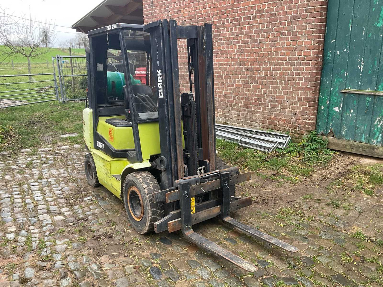 Xe nâng 2001 CLARK CGP 25 H FORKLIFT: hình 9 Xe nâng 2001 CLARK CGP 25 H FORKLIFT: hình 9