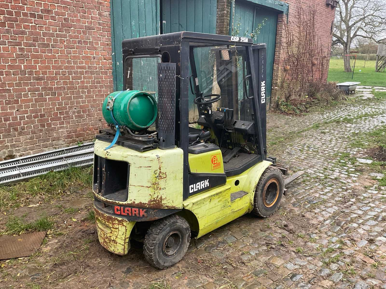 Xe nâng 2001 CLARK CGP 25 H FORKLIFT: hình 6 Xe nâng 2001 CLARK CGP 25 H FORKLIFT: hình 6