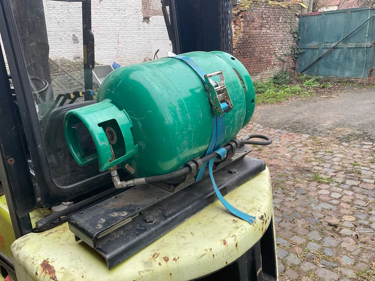 Xe nâng 2001 CLARK CGP 25 H FORKLIFT: hình 23 Xe nâng 2001 CLARK CGP 25 H FORKLIFT: hình 23