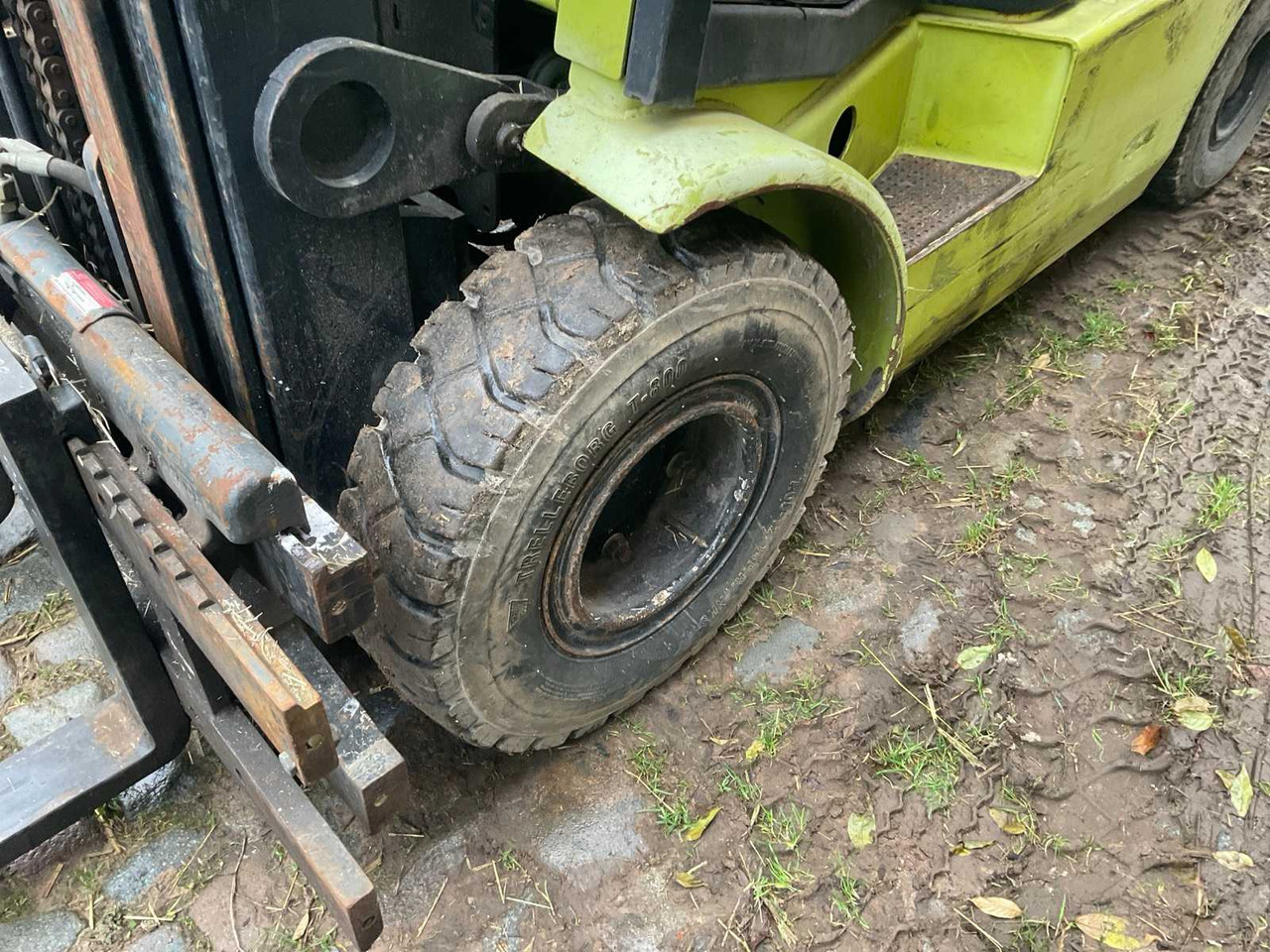 Xe nâng 2001 CLARK CGP 25 H FORKLIFT: hình 12 Xe nâng 2001 CLARK CGP 25 H FORKLIFT: hình 12