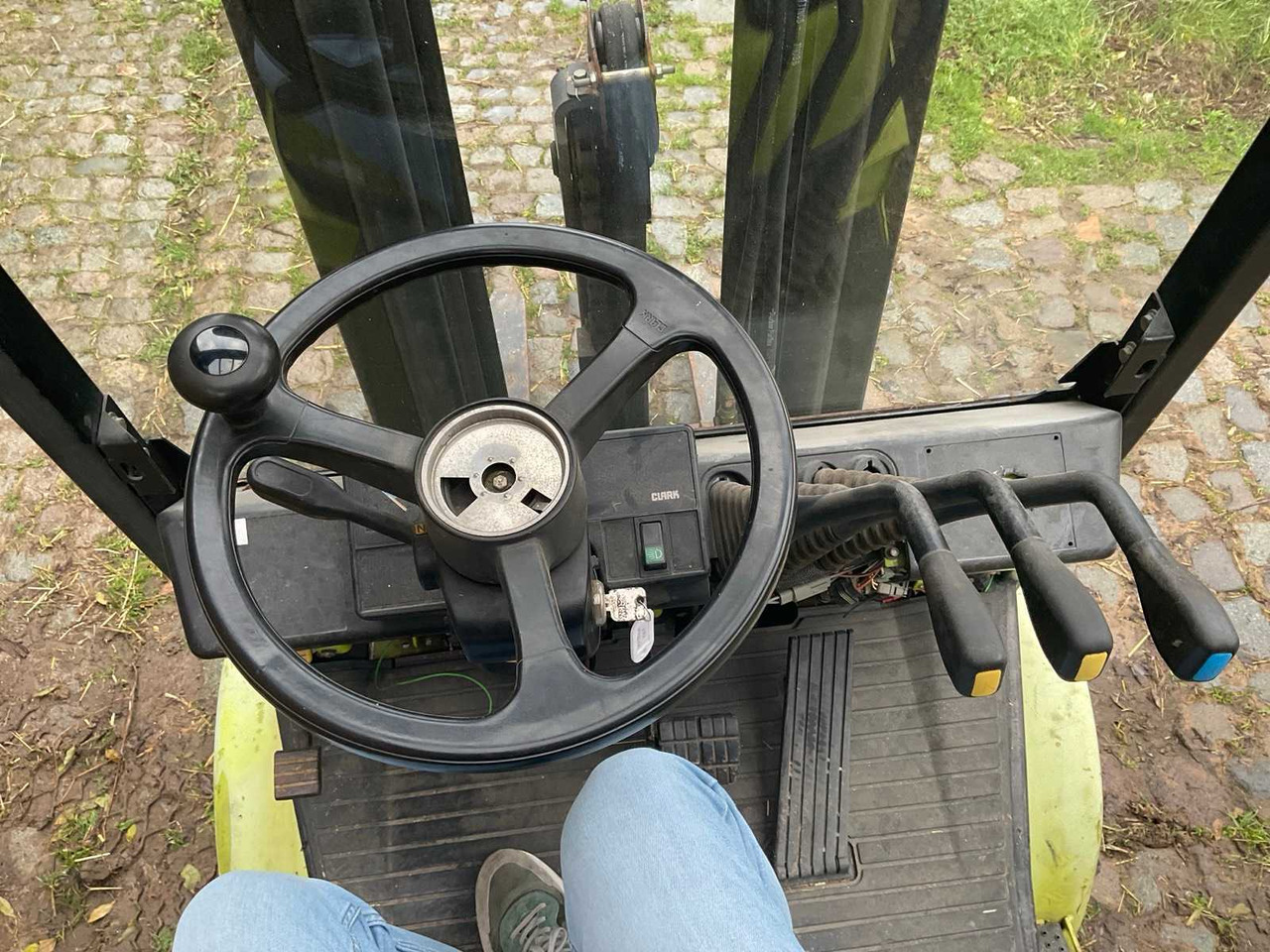 Xe nâng 2001 CLARK CGP 25 H FORKLIFT: hình 20 Xe nâng 2001 CLARK CGP 25 H FORKLIFT: hình 20