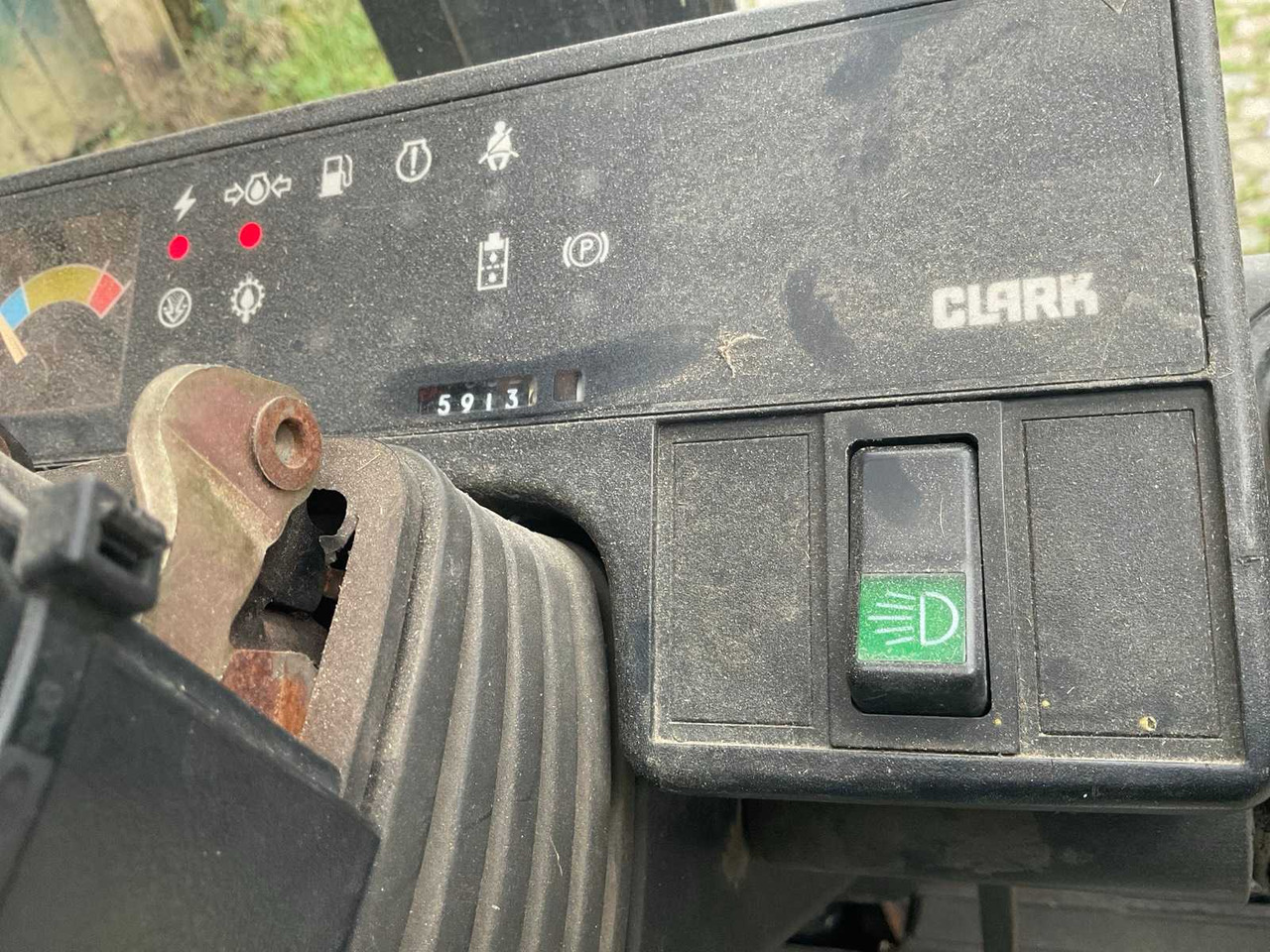 Xe nâng 2001 CLARK CGP 25 H FORKLIFT: hình 18 Xe nâng 2001 CLARK CGP 25 H FORKLIFT: hình 18