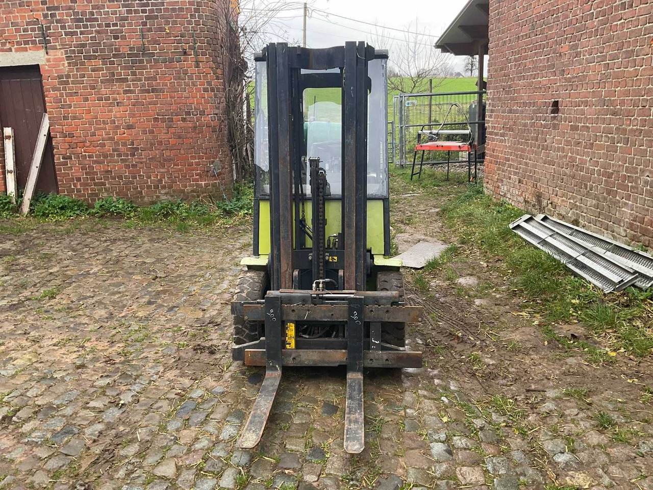Xe nâng 2001 CLARK CGP 25 H FORKLIFT: hình 10 Xe nâng 2001 CLARK CGP 25 H FORKLIFT: hình 10