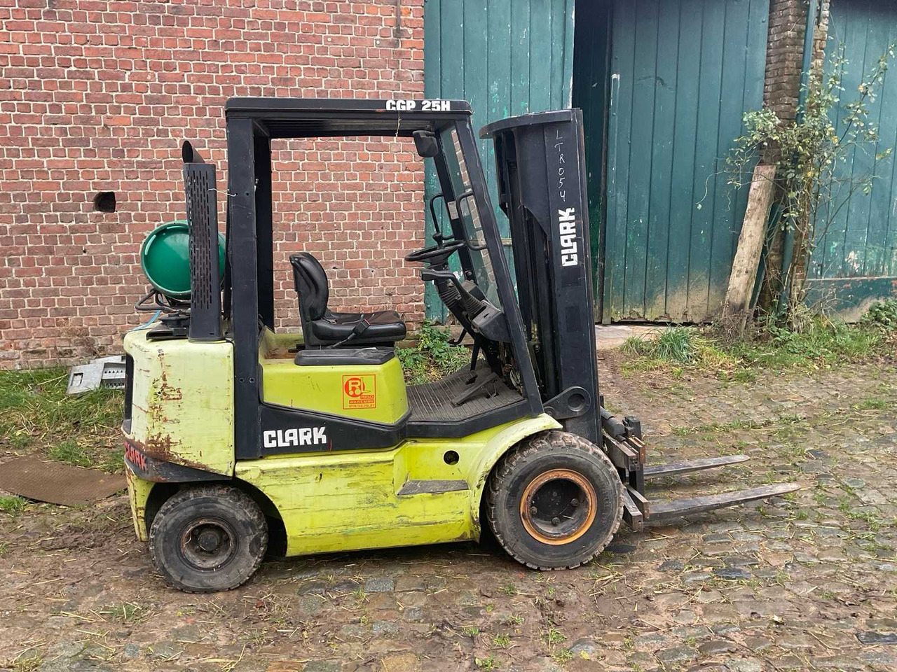 Xe nâng 2001 CLARK CGP 25 H FORKLIFT: hình 7 Xe nâng 2001 CLARK CGP 25 H FORKLIFT: hình 7