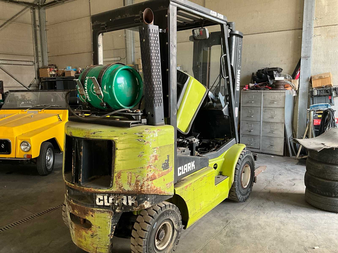 2001 CLARK CGP25H FORKLIFT - Xe nâng: hình 5 2001 CLARK CGP25H FORKLIFT - Xe nâng: hình 5