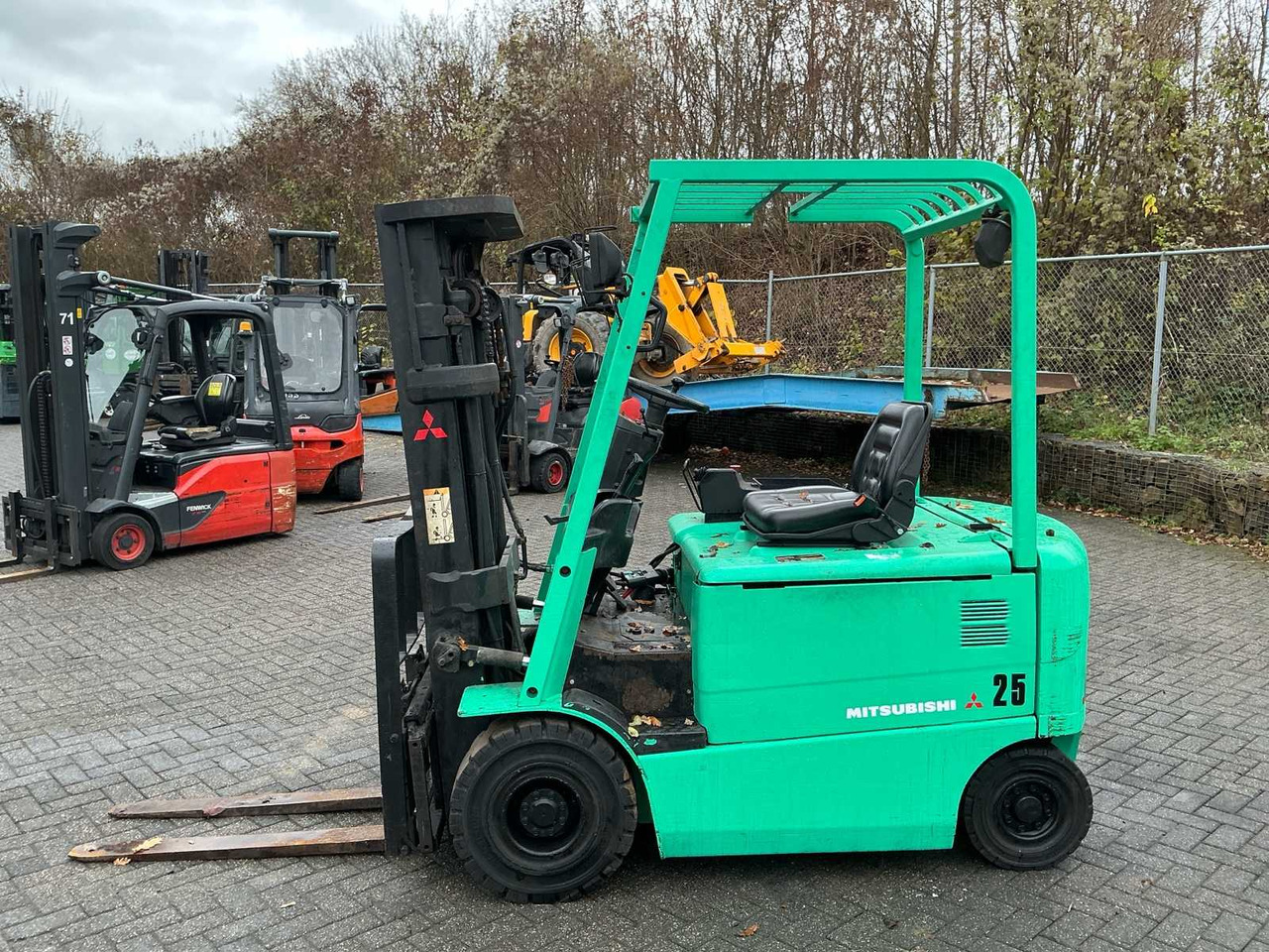 2003 MITSUBISHI FB25K FORKLIFT - Xe nâng: hình 2 2003 MITSUBISHI FB25K FORKLIFT - Xe nâng: hình 2