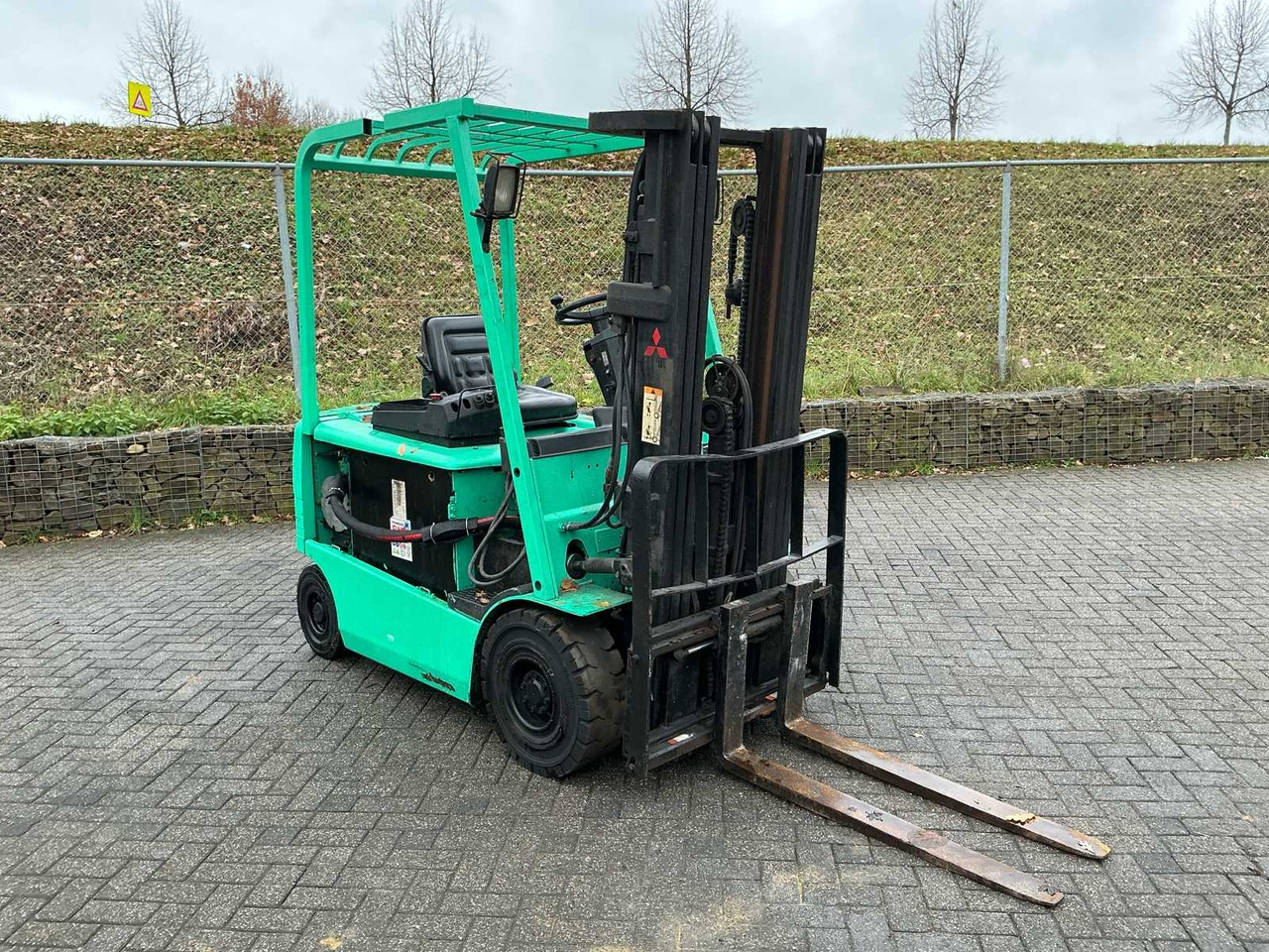 2003 MITSUBISHI FB25K FORKLIFT - Xe nâng: hình 4 2003 MITSUBISHI FB25K FORKLIFT - Xe nâng: hình 4