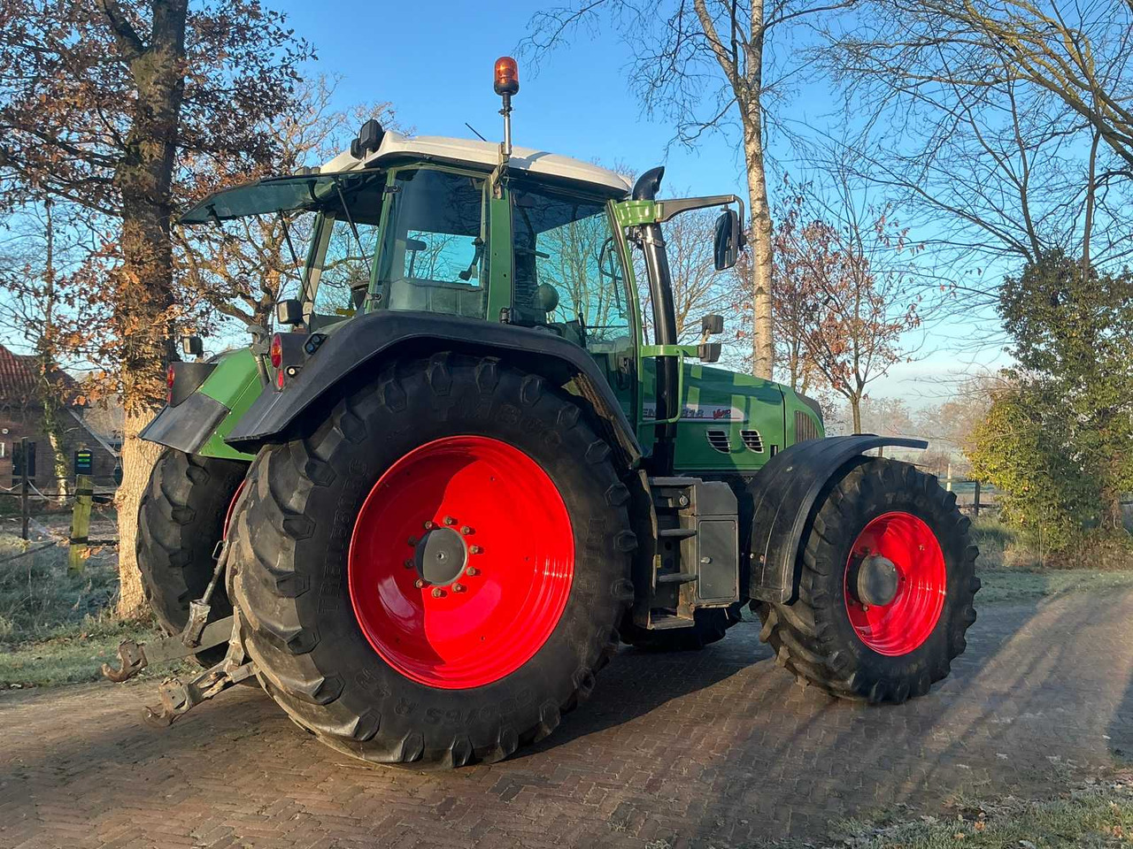 2004 FENDT 818 VARIO TMS ALL-WHEEL DRIVE FARM TRACTOR - Máy cày: hình 3 2004 FENDT 818 VARIO TMS ALL-WHEEL DRIVE FARM TRACTOR - Máy cày: hình 3