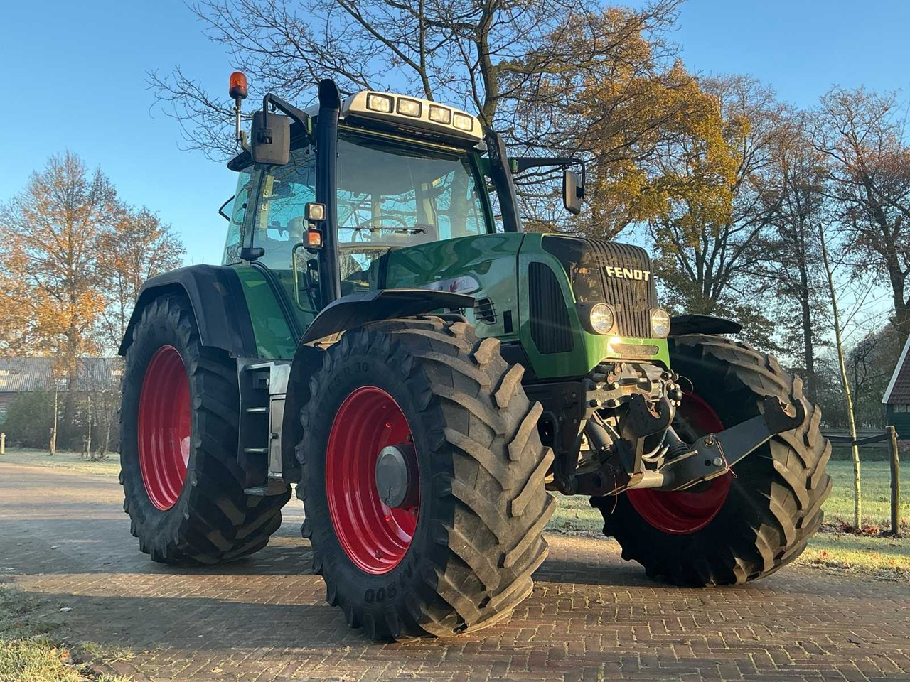 2004 FENDT 818 VARIO TMS ALL-WHEEL DRIVE FARM TRACTOR - Máy cày: hình 2 2004 FENDT 818 VARIO TMS ALL-WHEEL DRIVE FARM TRACTOR - Máy cày: hình 2