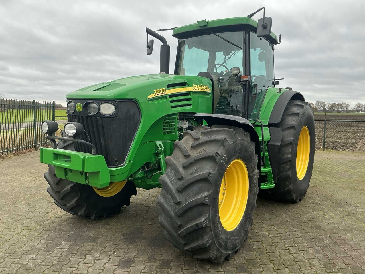 2004 JOHN DEERE 7920 ALL-WHEEL DRIVE FARM TRACTOR - Máy cày: hình 1 2004 JOHN DEERE 7920 ALL-WHEEL DRIVE FARM TRACTOR - Máy cày: hình 1