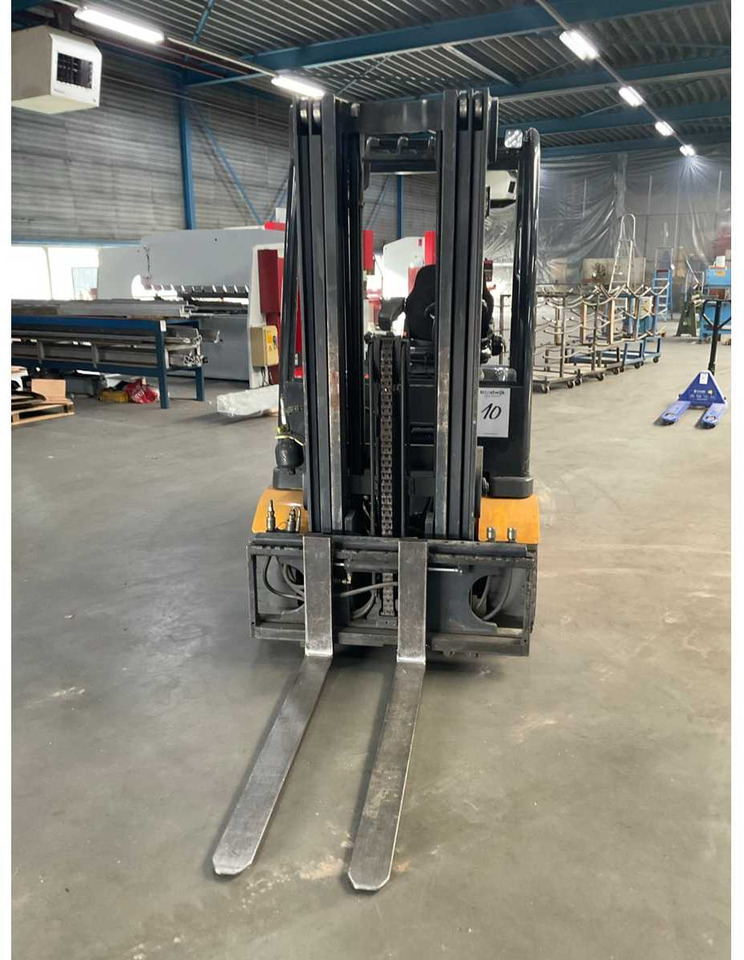 2004 JUNGHEINRICH EFG 425K FORKLIFT - Xe nâng: hình 3 2004 JUNGHEINRICH EFG 425K FORKLIFT - Xe nâng: hình 3