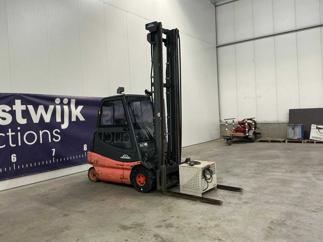 2004 LINDE E25-02 FORKLIFT - Xe nâng: hình 3 2004 LINDE E25-02 FORKLIFT - Xe nâng: hình 3