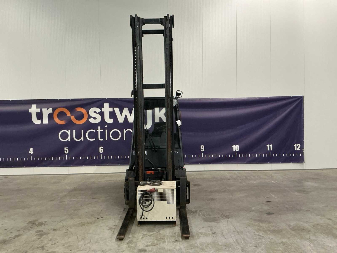 2004 LINDE E25-02 FORKLIFT - Xe nâng: hình 2 2004 LINDE E25-02 FORKLIFT - Xe nâng: hình 2