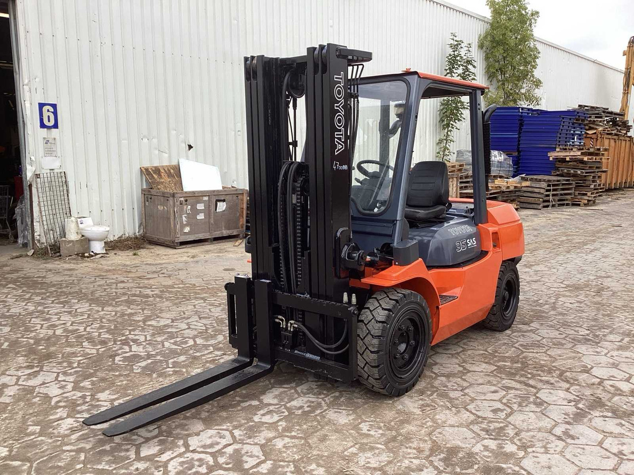 2004 TOYOTA 7FD35 FORKLIFT - Xe nâng: hình 1 2004 TOYOTA 7FD35 FORKLIFT - Xe nâng: hình 1
