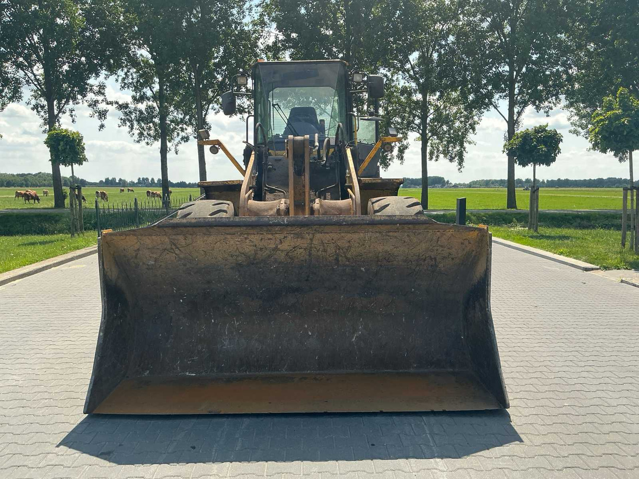 2005 KOMATSU WA320-5H SHOVEL - Máy xúc lật bánh lốp: hình 2 2005 KOMATSU WA320-5H SHOVEL - Máy xúc lật bánh lốp: hình 2