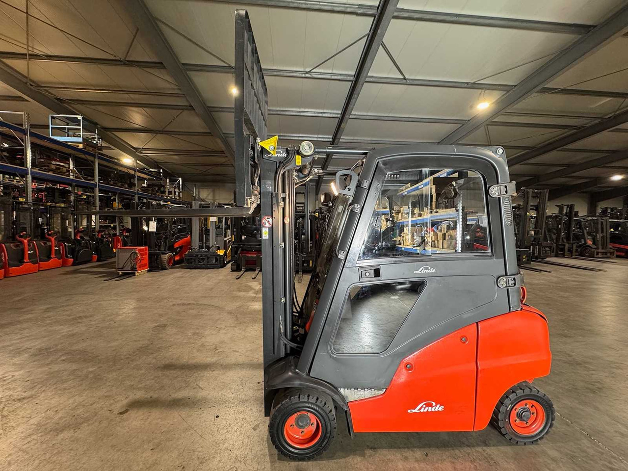 2008 SERVICE + UVV 10/2026 LINDE H20T 2,000KG TRIPLEX GAS FORKLIFT FORKLIFT 11,735 HOURS - Xe nâng: hình 2 2008 SERVICE + UVV 10/2026 LINDE H20T 2,000KG TRIPLEX GAS FORKLIFT FORKLIFT 11,735 HOURS - Xe nâng: hình 2