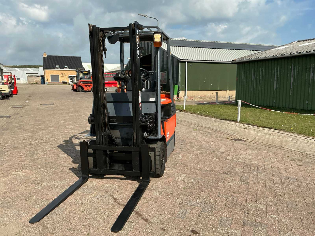 2009 TOYOTA 7FBMF16 FORKLIFT - Xe nâng: hình 2 2009 TOYOTA 7FBMF16 FORKLIFT - Xe nâng: hình 2
