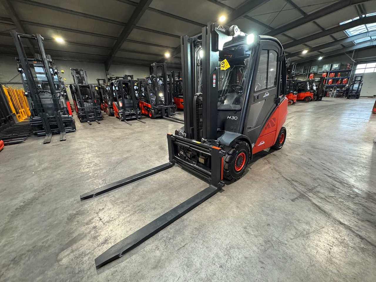 2010 LINDE H30D-01 3.000KG 3.+4. VALVE FORK ADJUSTER TRIPLEX DIESEL FORKLIFT FORKLIFT 10,482 HOURS. - Xe nâng: hình 2 2010 LINDE H30D-01 3.000KG 3.+4. VALVE FORK ADJUSTER TRIPLEX DIESEL FORKLIFT FORKLIFT 10,482 HOURS. - Xe nâng: hình 2