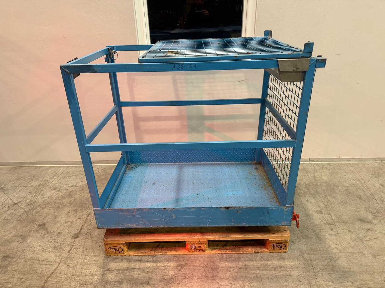 2011 BAUER WORK CAGE FUSE CAGE LATTICE BOX FORKLIFT REACH TRUCK - Xe nâng: hình 1 2011 BAUER WORK CAGE FUSE CAGE LATTICE BOX FORKLIFT REACH TRUCK - Xe nâng: hình 1