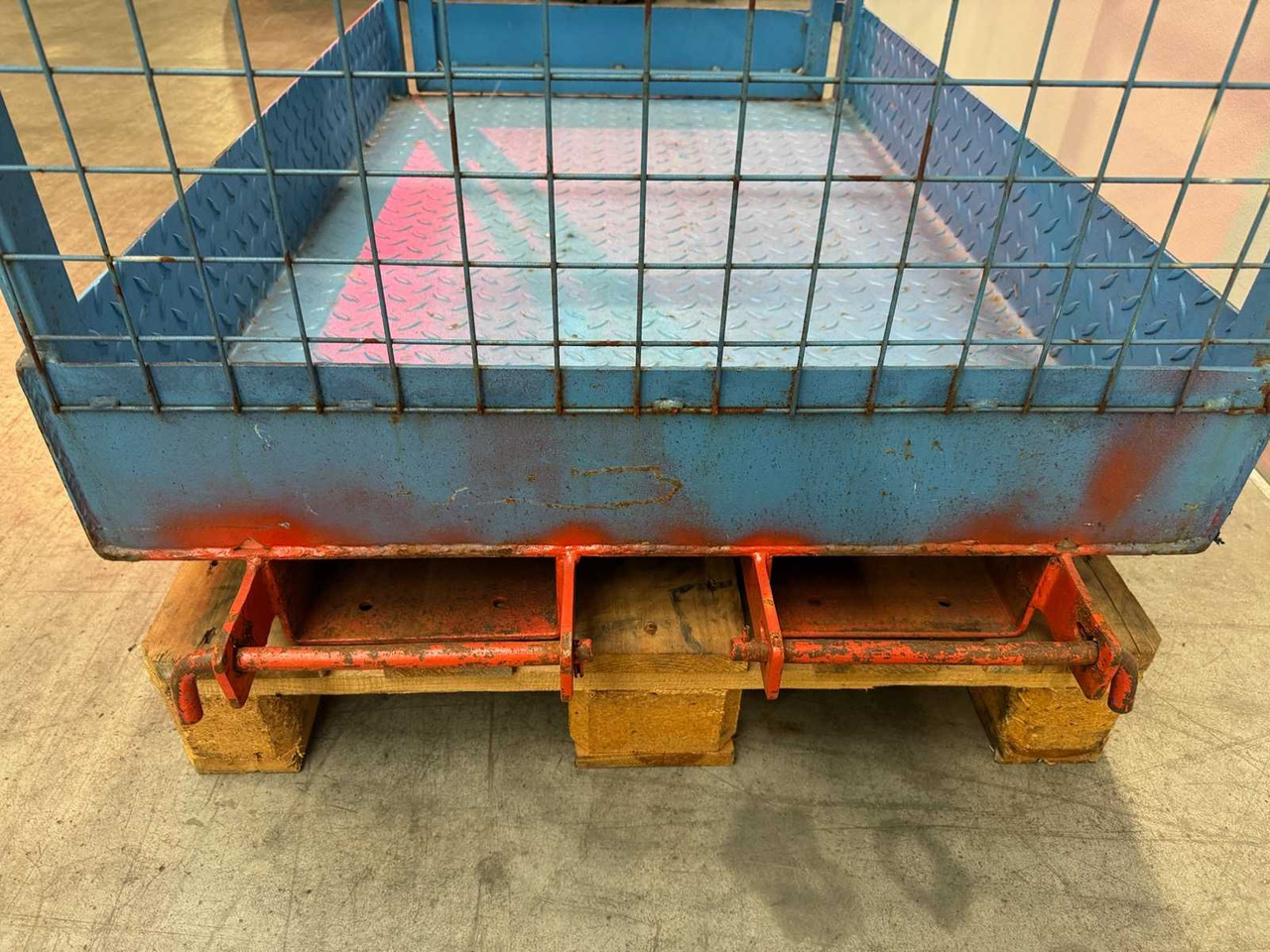 2011 BAUER WORK CAGE FUSE CAGE LATTICE BOX FORKLIFT REACH TRUCK - Xe nâng: hình 4 2011 BAUER WORK CAGE FUSE CAGE LATTICE BOX FORKLIFT REACH TRUCK - Xe nâng: hình 4