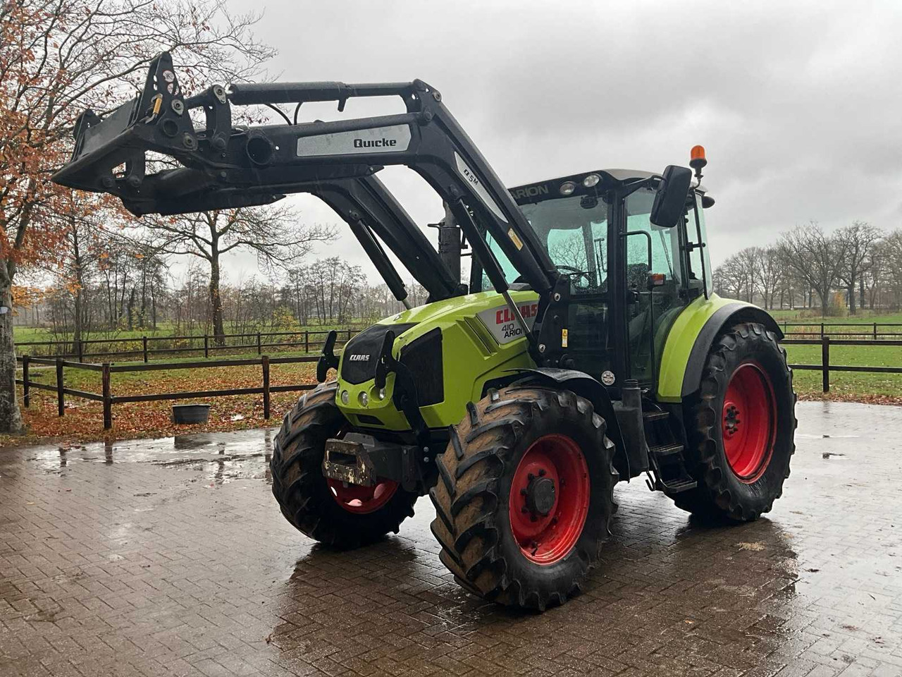 2011 CLAAS ARION 420 FOUR-WHEEL DRIVE FARM TRACTOR WITH FRONT LOADER - Máy cày: hình 1 2011 CLAAS ARION 420 FOUR-WHEEL DRIVE FARM TRACTOR WITH FRONT LOADER - Máy cày: hình 1