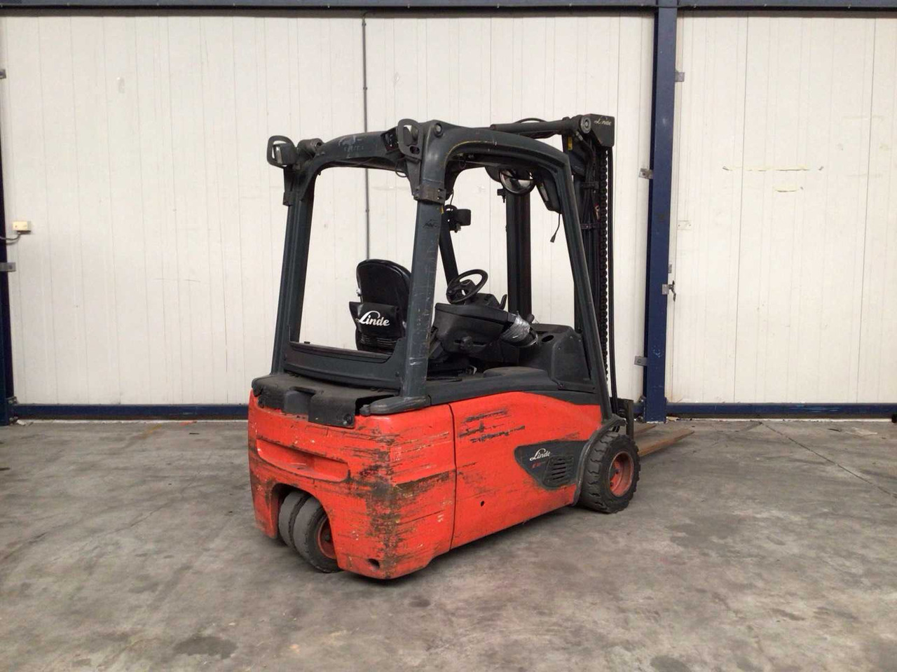 2014 LINDE E18 FORKLIFT - Xe nâng: hình 2 2014 LINDE E18 FORKLIFT - Xe nâng: hình 2