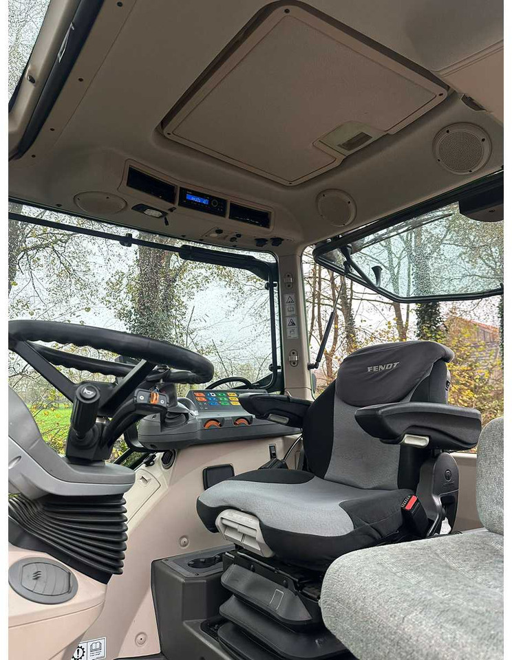 2015 FENDT 312 VARIO S4 ALL-WHEEL DRIVE FARM TRACTOR - Máy cày: hình 4 2015 FENDT 312 VARIO S4 ALL-WHEEL DRIVE FARM TRACTOR - Máy cày: hình 4