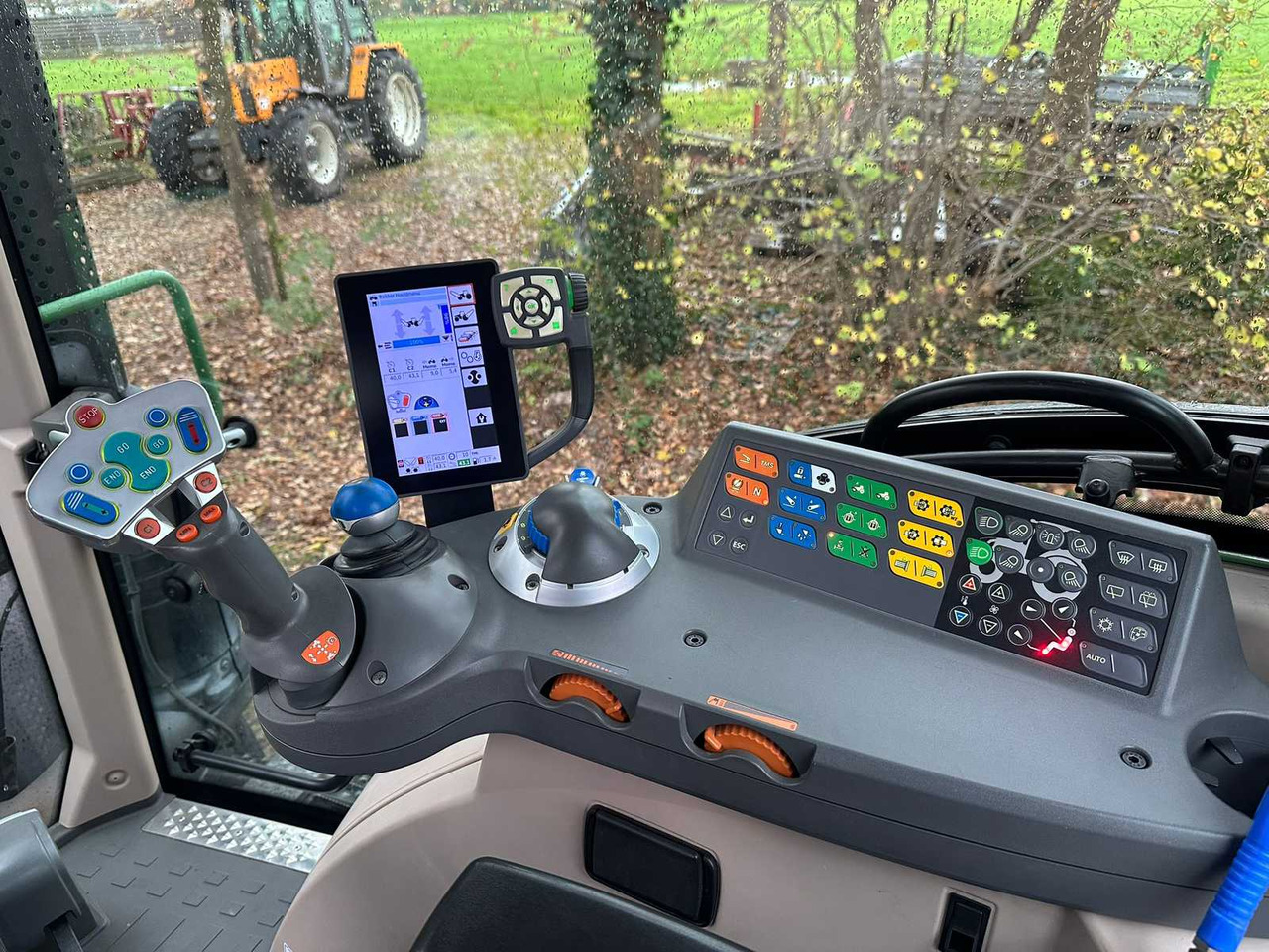 2015 FENDT 312 VARIO S4 ALL-WHEEL DRIVE FARM TRACTOR - Máy cày: hình 5 2015 FENDT 312 VARIO S4 ALL-WHEEL DRIVE FARM TRACTOR - Máy cày: hình 5