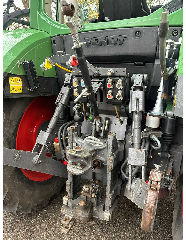 2015 FENDT 312 VARIO S4 ALL-WHEEL DRIVE FARM TRACTOR - Máy cày: hình 3 2015 FENDT 312 VARIO S4 ALL-WHEEL DRIVE FARM TRACTOR - Máy cày: hình 3