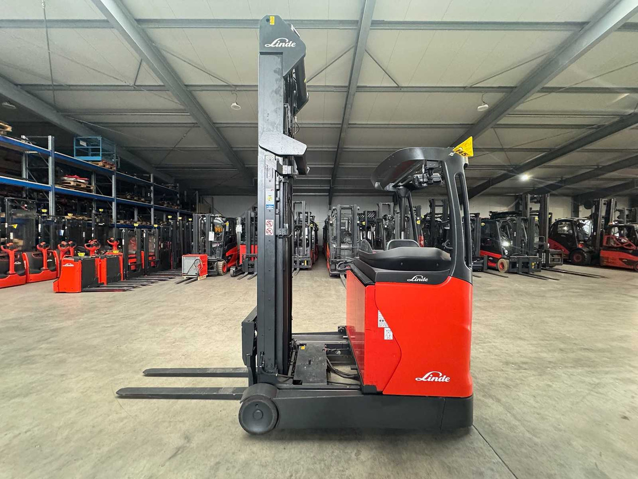 2016 SERVICE+UVV 10/2026 LINDE R16 TRIPLEX 796CM REACH TRUCK FORK ADJUSTER ELECTRIC FORKLIFT - Xe nâng: hình 4 2016 SERVICE+UVV 10/2026 LINDE R16 TRIPLEX 796CM REACH TRUCK FORK ADJUSTER ELECTRIC FORKLIFT - Xe nâng: hình 4