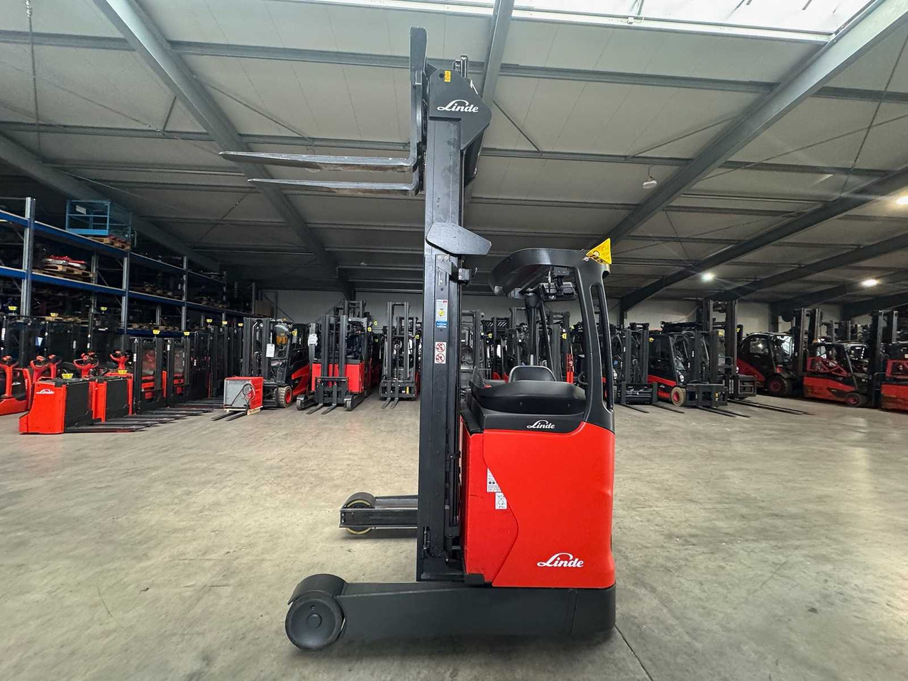 2016 SERVICE+UVV 10/2026 LINDE R16 TRIPLEX 796CM REACH TRUCK FORK ADJUSTER ELECTRIC FORKLIFT - Xe nâng: hình 3 2016 SERVICE+UVV 10/2026 LINDE R16 TRIPLEX 796CM REACH TRUCK FORK ADJUSTER ELECTRIC FORKLIFT - Xe nâng: hình 3