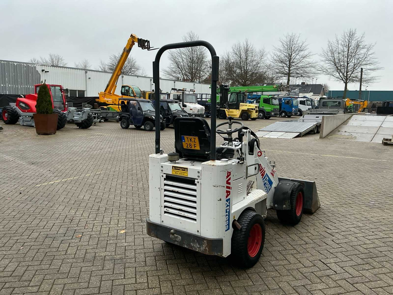 2017 100 KNIKMOPS - Máy xúc lật bánh lốp: hình 5 2017 100 KNIKMOPS - Máy xúc lật bánh lốp: hình 5