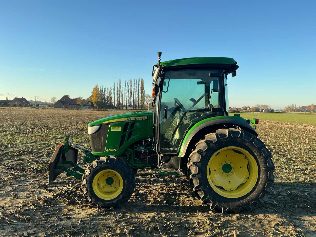 2017 JOHN DEERE 4049R FARM TRACTOR - Máy cày: hình 2 2017 JOHN DEERE 4049R FARM TRACTOR - Máy cày: hình 2