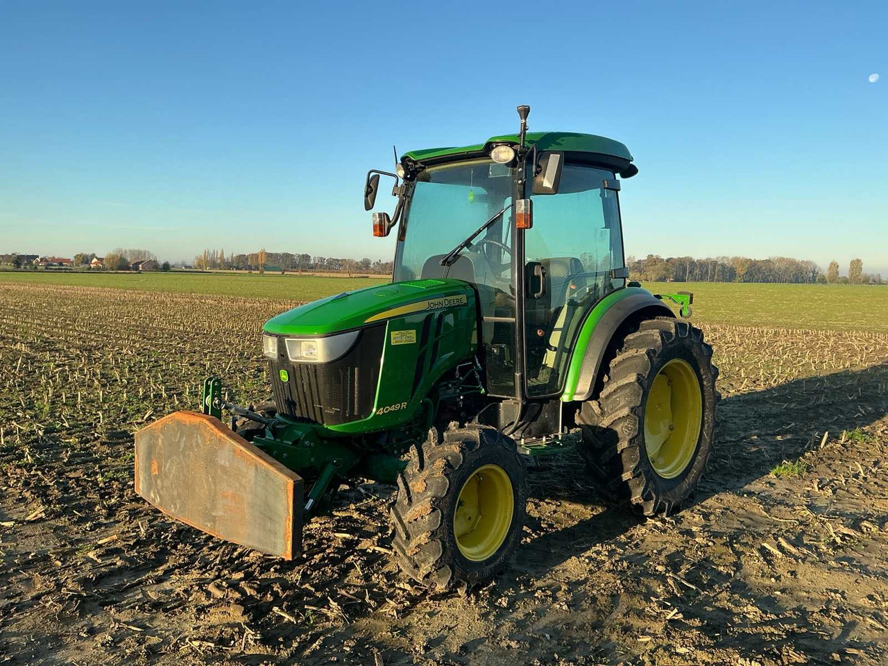 2017 JOHN DEERE 4049R FARM TRACTOR - Máy cày: hình 1 2017 JOHN DEERE 4049R FARM TRACTOR - Máy cày: hình 1