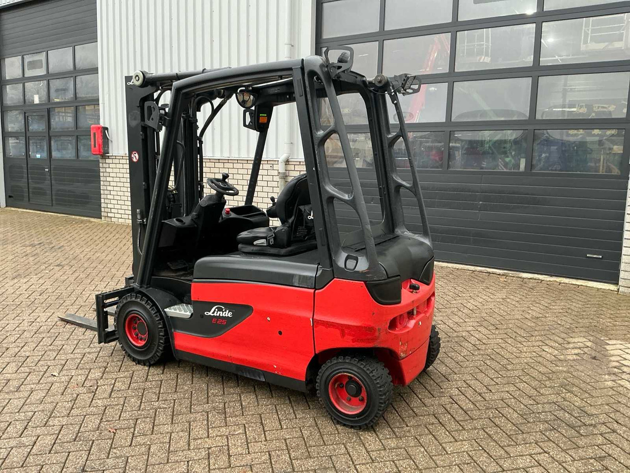 2017 LINDE E25L-01 FORKLIFT TRUCK - Xe nâng: hình 3 2017 LINDE E25L-01 FORKLIFT TRUCK - Xe nâng: hình 3