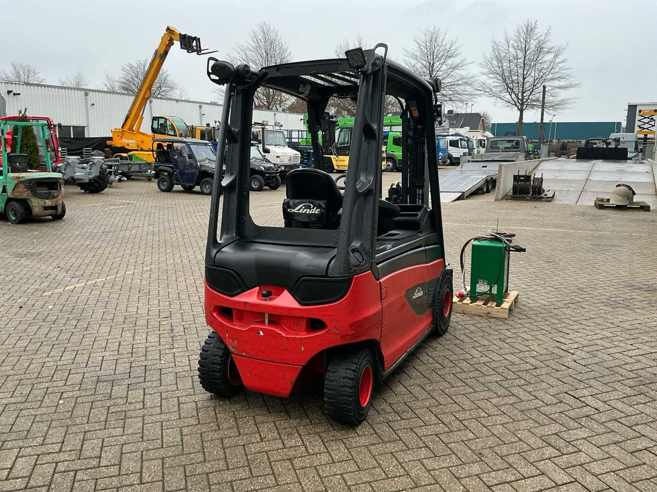 2017 LINDE E25L-01 FORKLIFT TRUCK - Xe nâng: hình 5 2017 LINDE E25L-01 FORKLIFT TRUCK - Xe nâng: hình 5