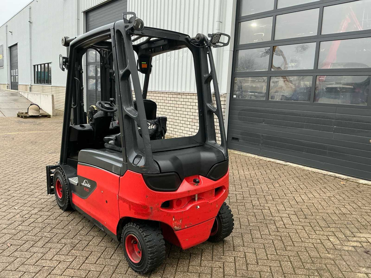 2017 LINDE E25L-01 FORKLIFT TRUCK - Xe nâng: hình 4 2017 LINDE E25L-01 FORKLIFT TRUCK - Xe nâng: hình 4