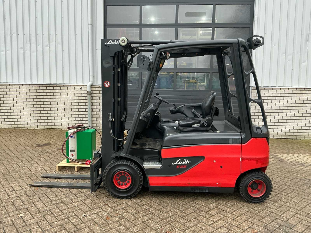 2017 LINDE E25L-01 FORKLIFT TRUCK - Xe nâng: hình 2 2017 LINDE E25L-01 FORKLIFT TRUCK - Xe nâng: hình 2