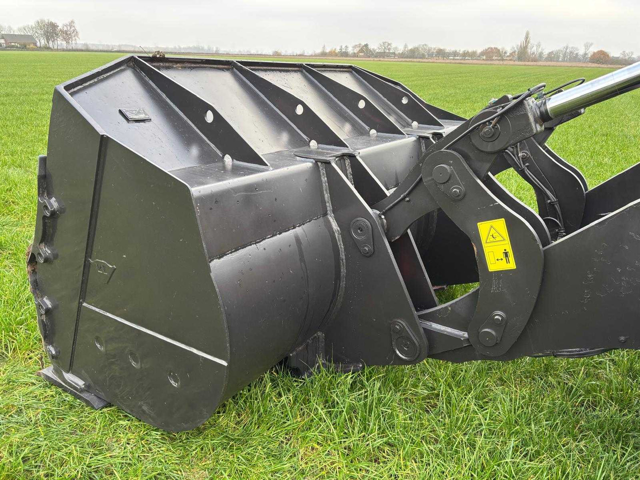 Máy xúc lật bánh lốp 2018 JCB 437 SHOVEL: hình 10