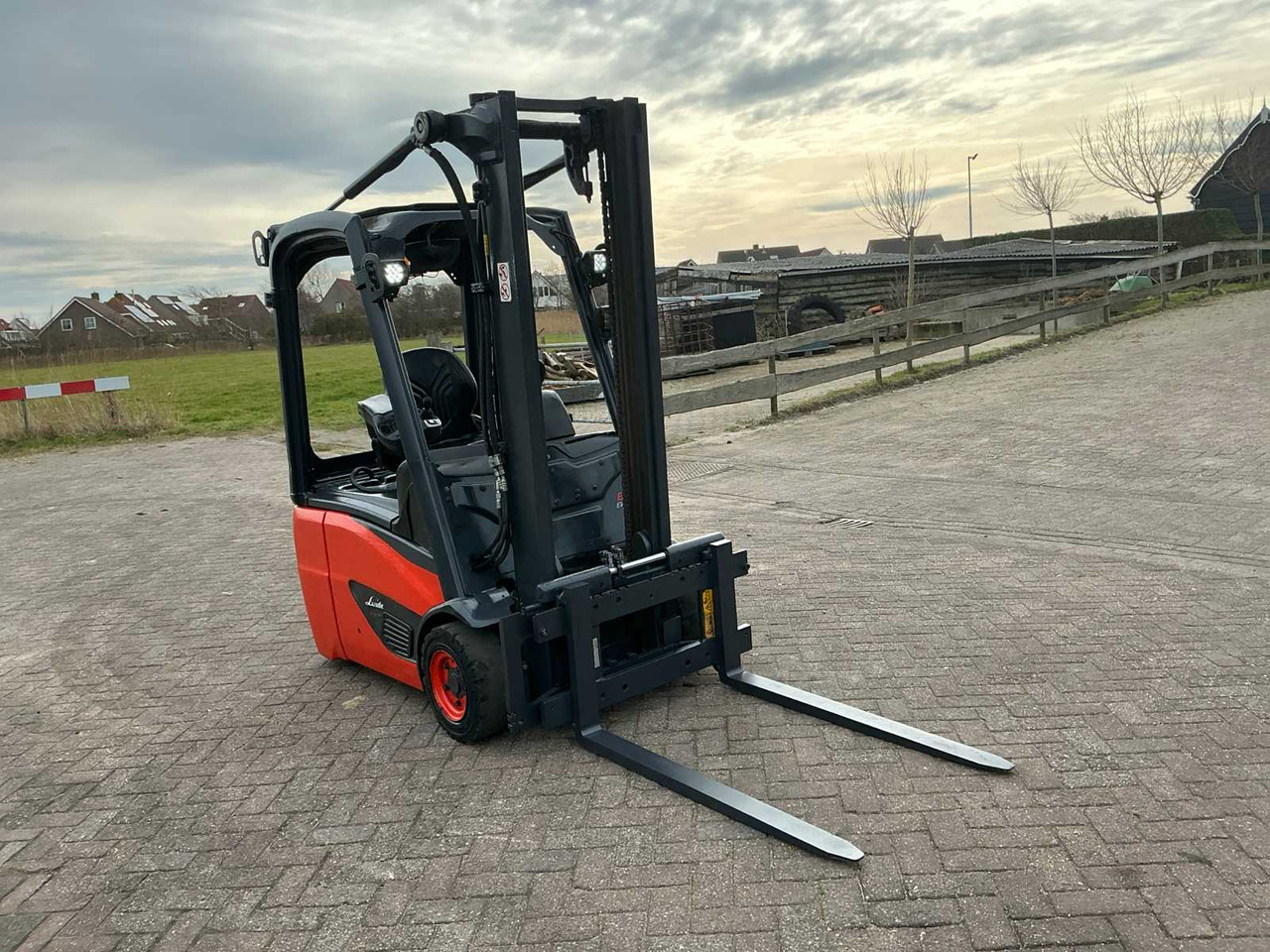 2019 LINDE E15-02 FORKLIFT - Xe nâng: hình 4 2019 LINDE E15-02 FORKLIFT - Xe nâng: hình 4